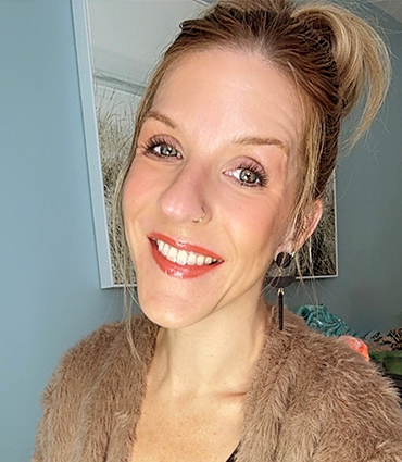 Headshot of Holly Rioux.